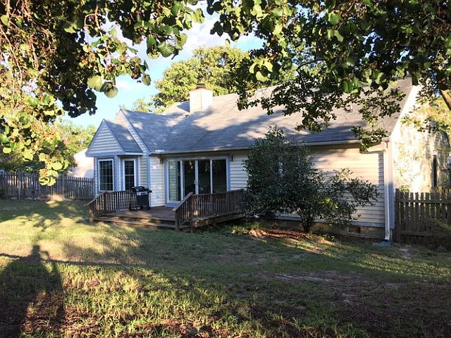 210 Suffolk Dr — Photo 15