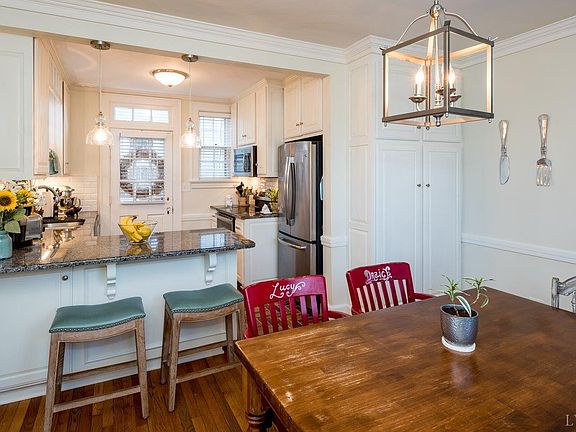 4th image of 220 Westmoreland St