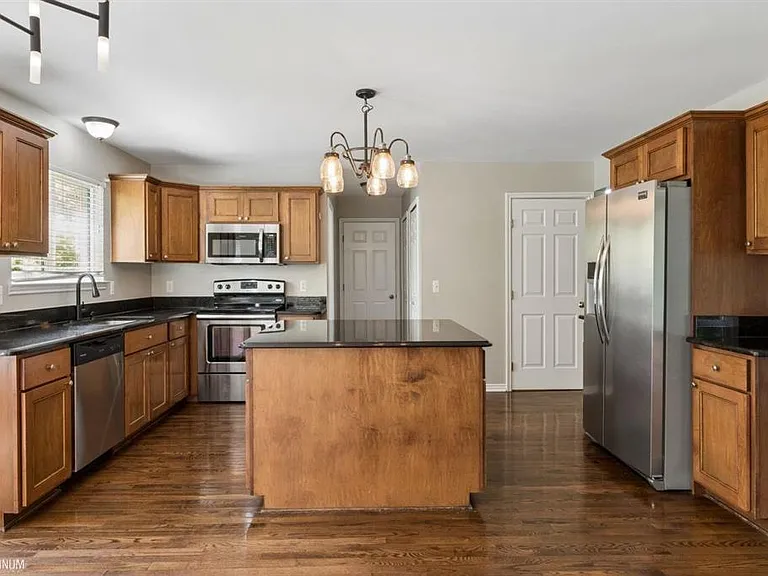 53630 Deerfield Ln — Photo 3