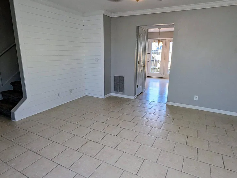 659 Legacy Dr — Photo 3