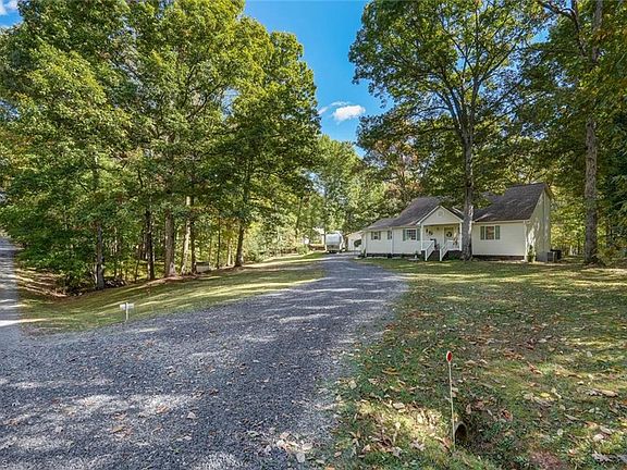 3rd image of 150 Evelyn Ct