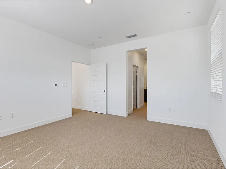 1072 Caraballo Dr — Photo 18