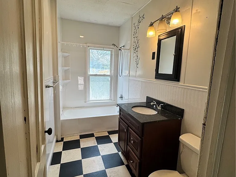 2331 Midland Ave — Photo 10
