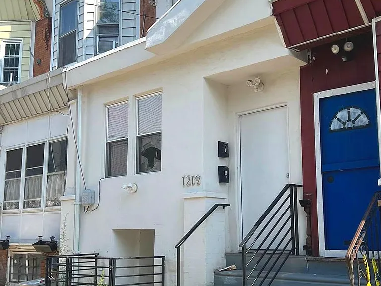 1219 W Silver St — Photo 13