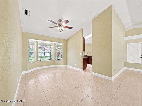 5th image of 813 Emerald Way
