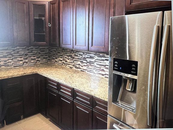 5th image of 735 NE 152nd St