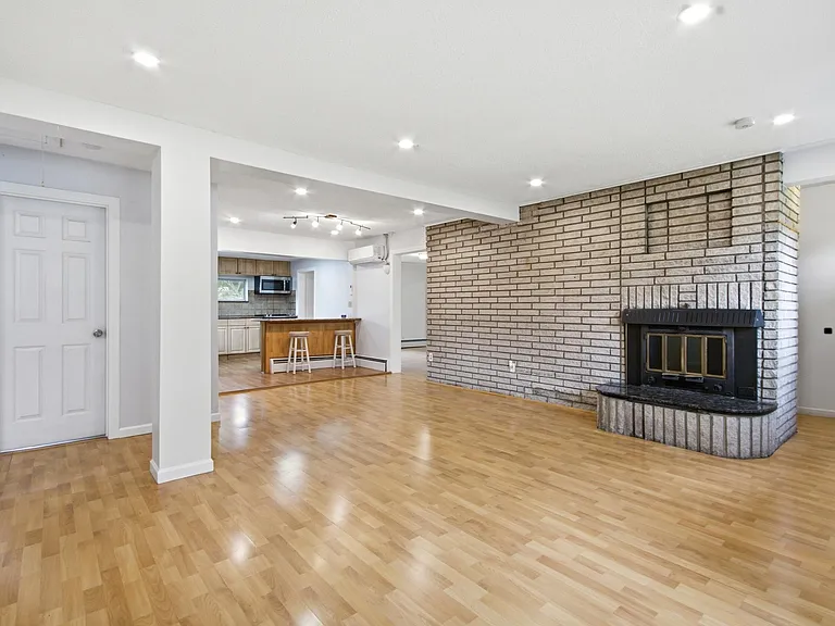 8885 Cardwell St — Photo 3