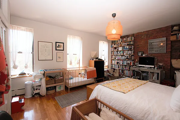 Rented by R New York | media 9