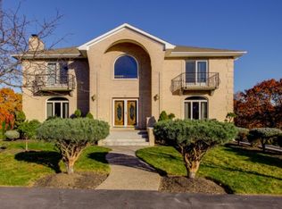 87 Juniper Dr, Saugus, MA 01906