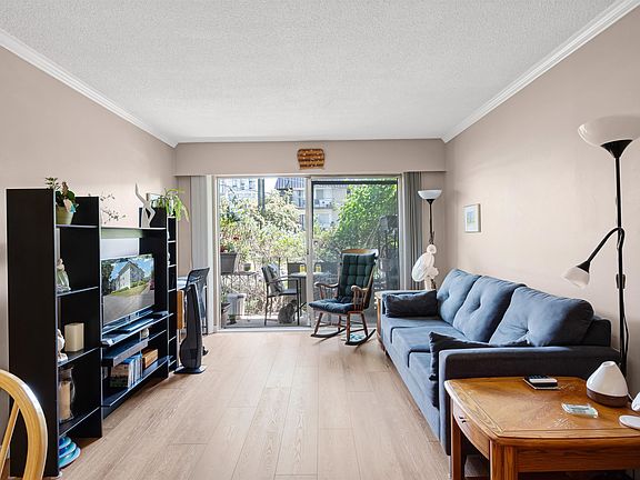 3rd image of 611 Blackford St #101