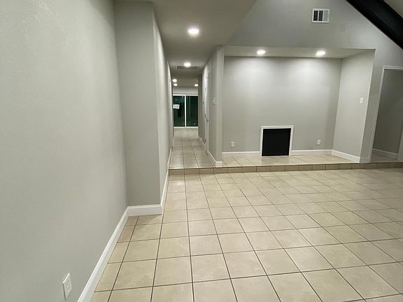 2nd image of 3037 Medina St #3037