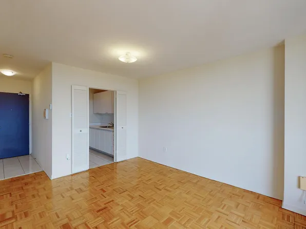 299 Roehampton Ave #828, Toronto, ON M4P 1S2