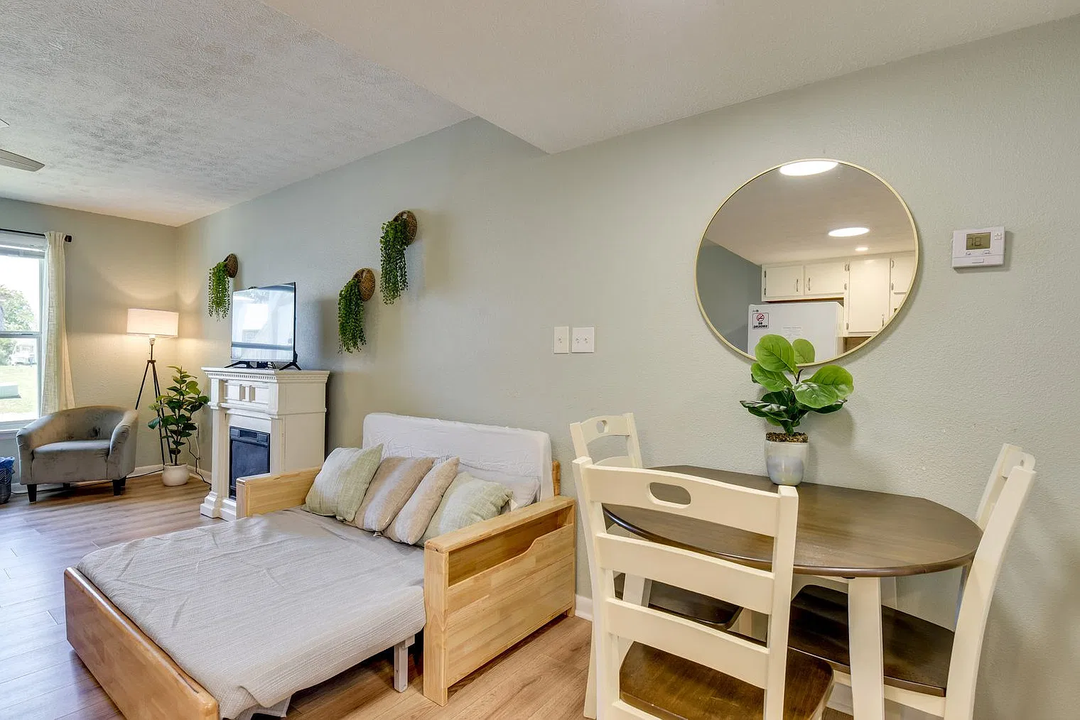 Studio, 1.0 bath, 376 sqft, $2,322 — Photo 3