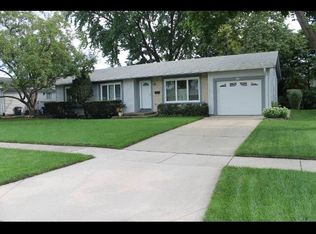 155 Tottenham Ln, Elk Grove Village, IL 60007