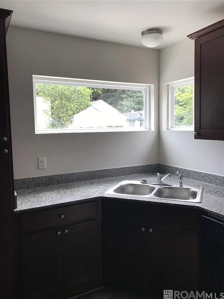3 bed, 1000 sqft, $1,375 — Photo 3