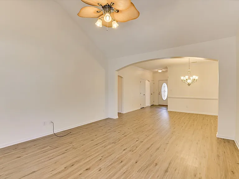 443 Surrey Park Dr SE — Photo 8