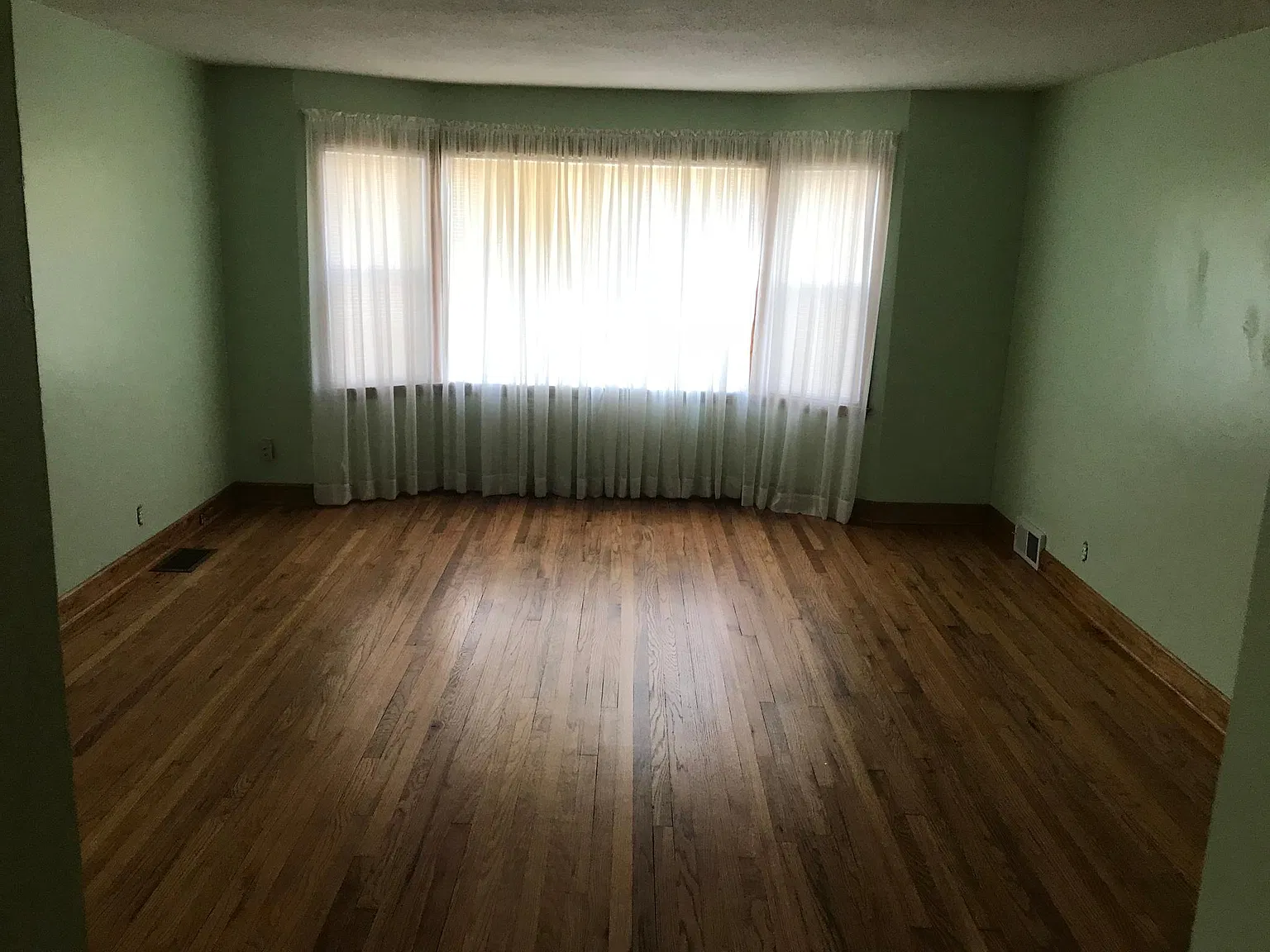 2 bed, 1100 sqft, $1,450 — Photo 4
