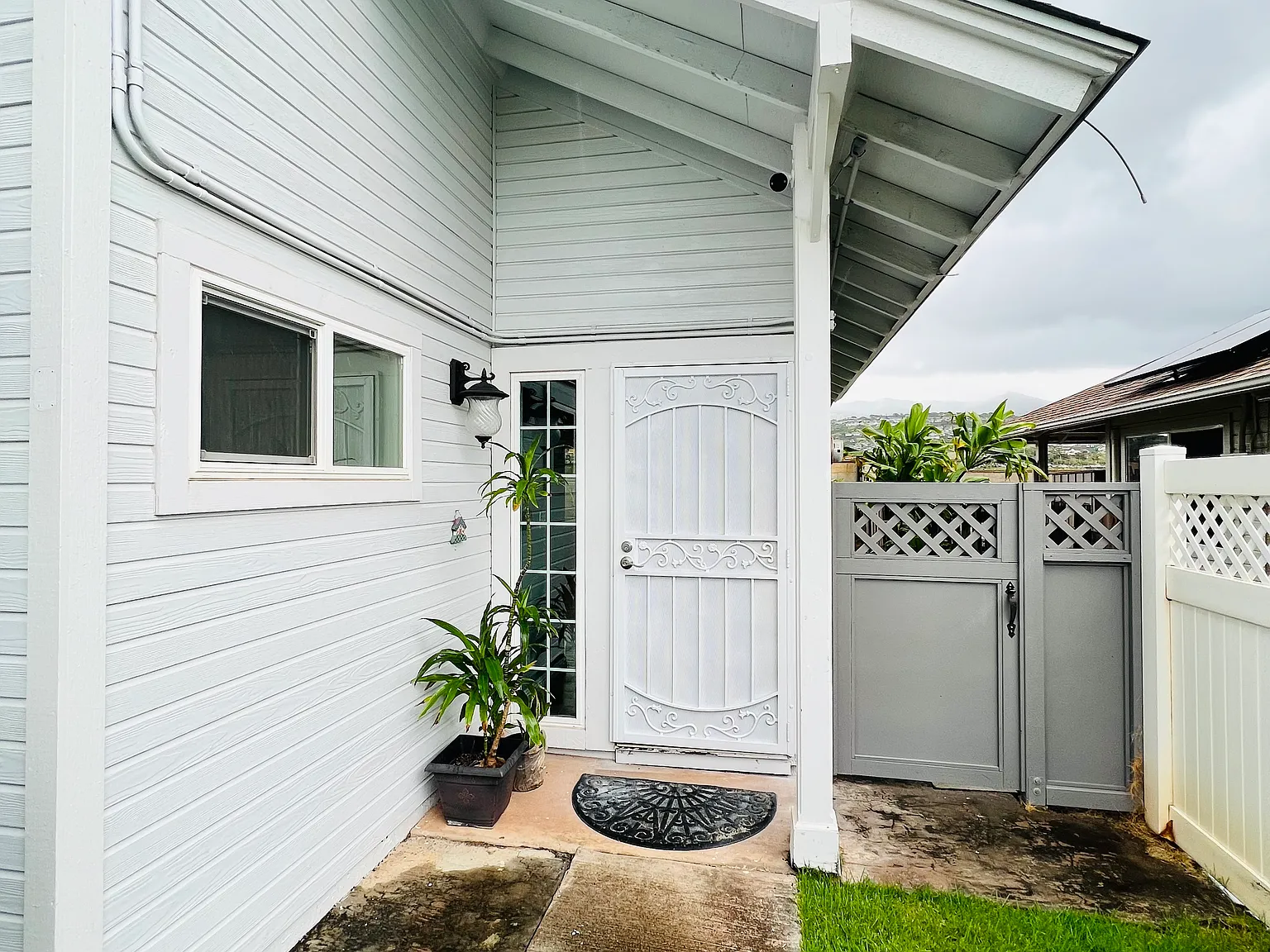 3 bed, 2.5 bath, 1376 sqft, $4,200 — Photo 2