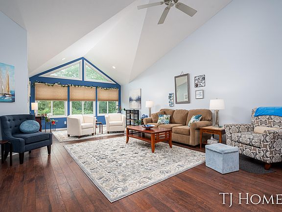 5th image of 3436 English Hills Dr NW