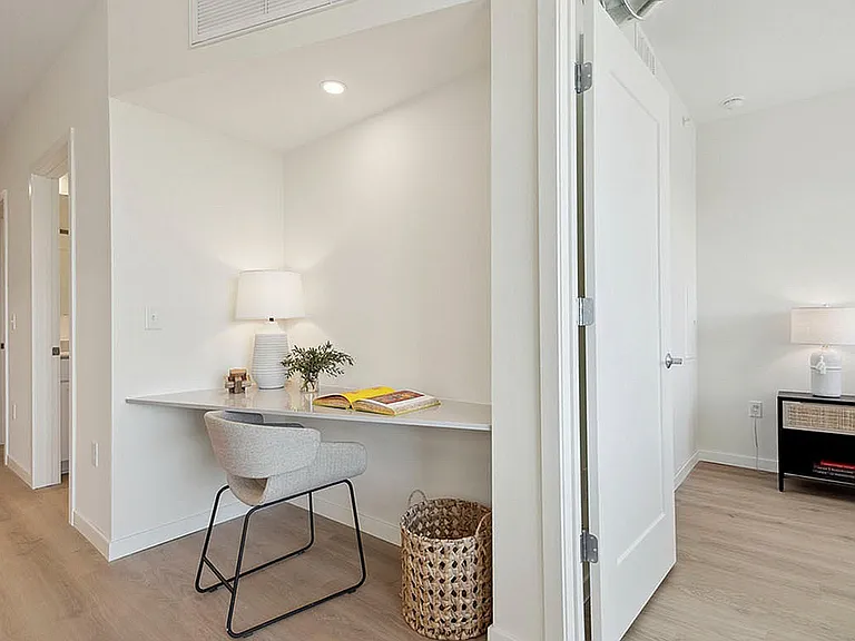 Plan B13 Built-in Desk
