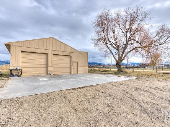 2nd image of 694 Applewood Ln