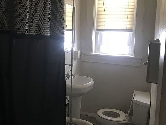 3rd image of 25 1/2 W Franklin St APT 2