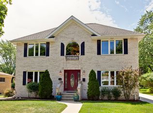 242 Hatlen Ave, Mount Prospect, IL 60056