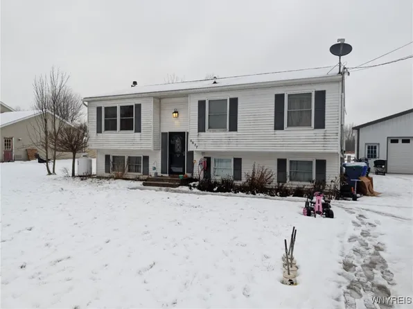 5877 Dunnigan Rd, Lockport, NY 14094