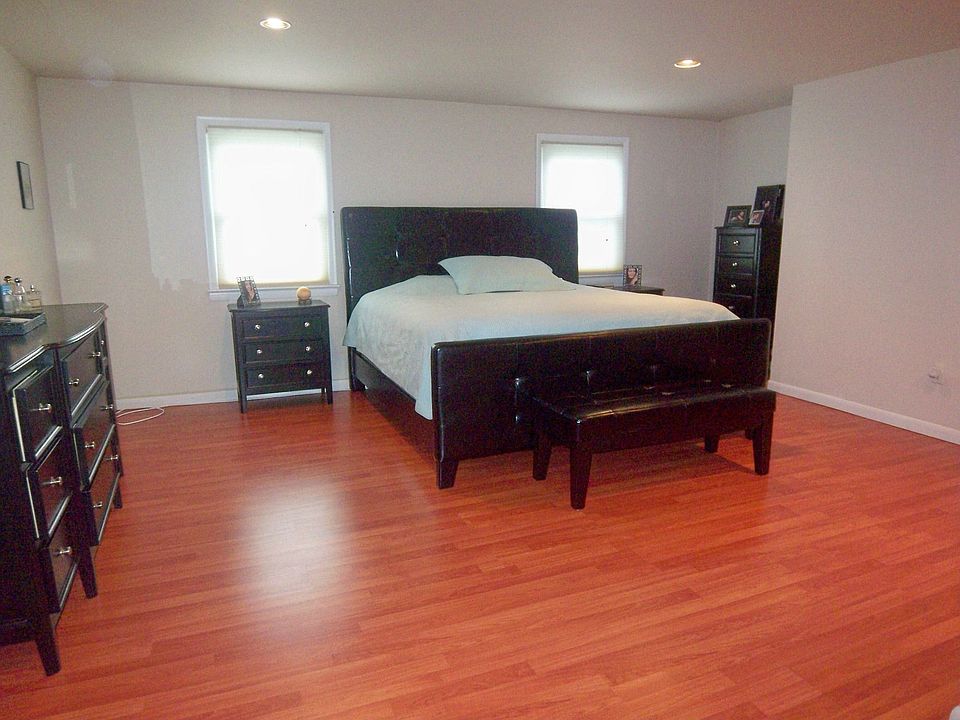 2nd image of 128 Harriot St