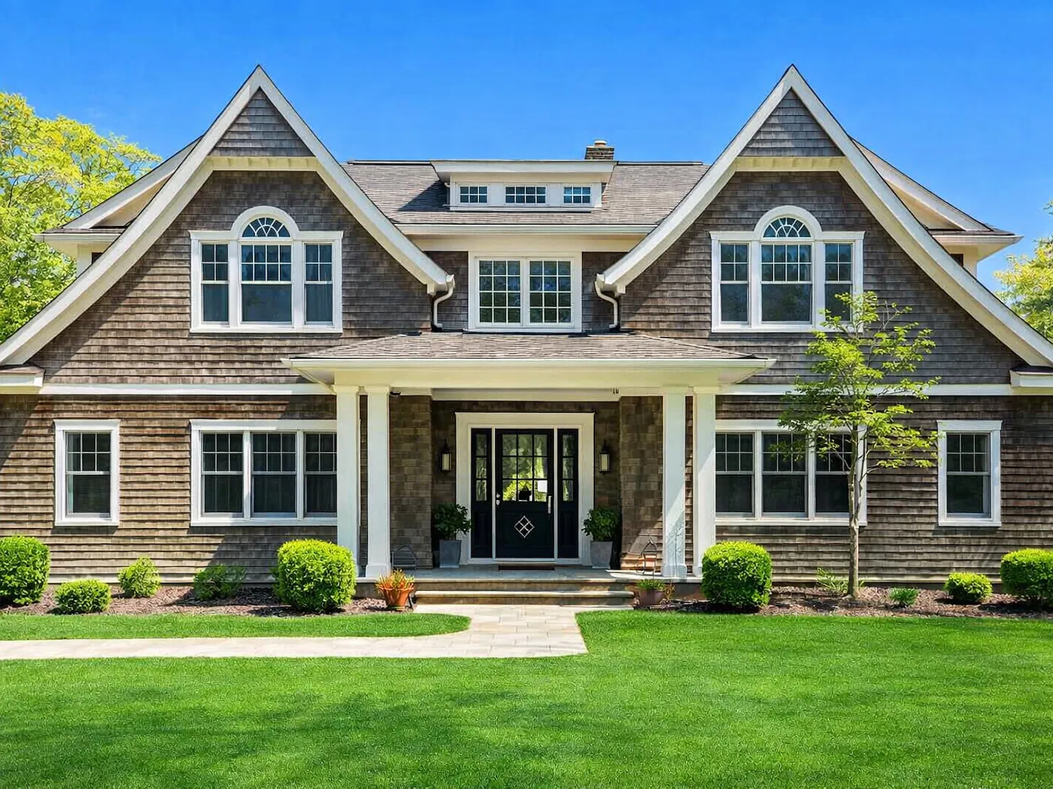 Sagaponack 9 Bedroom Estate with Tennis-New Designer Renovation — Photo 2