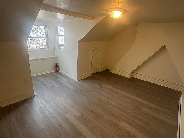 12th St 222 N — Photo 11