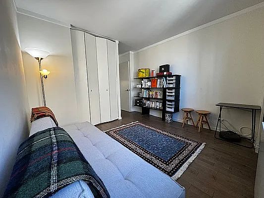 4th image of 250 E 40th St APT 32B