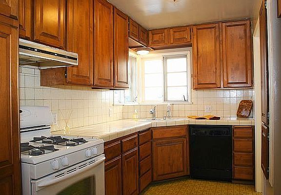3rd image of 1216 E Mariposa Ave