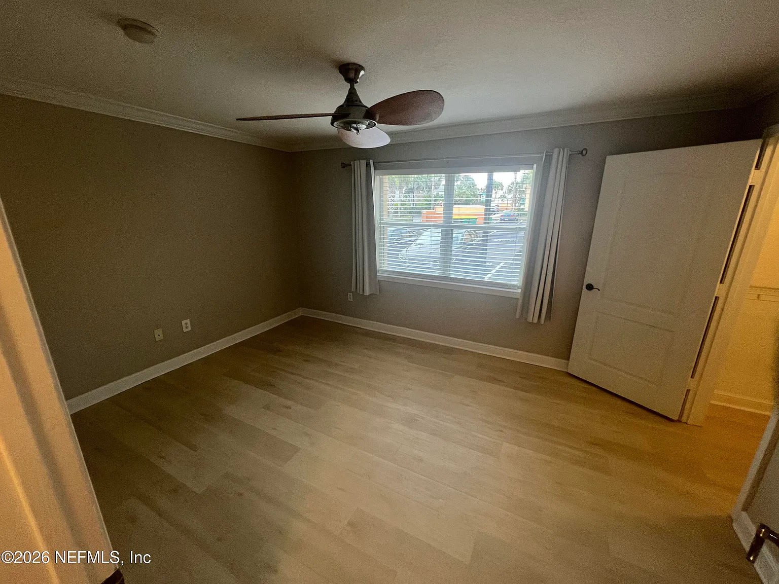 1 bed, 1.0 bath, 861 sqft, $2,100 — Photo 2