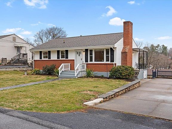 3rd image of 1309 Blandford St