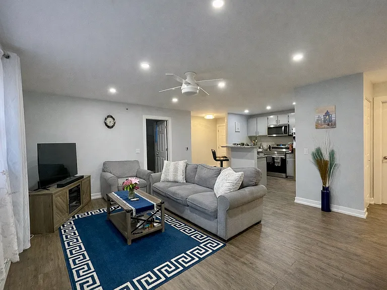 300 Cunat Blvd #2B — Photo 2