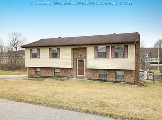 102 Rogers Cir, Hurricane, WV 25526