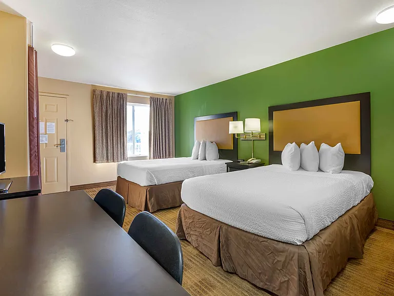 Studio Suite - 2 Full Beds