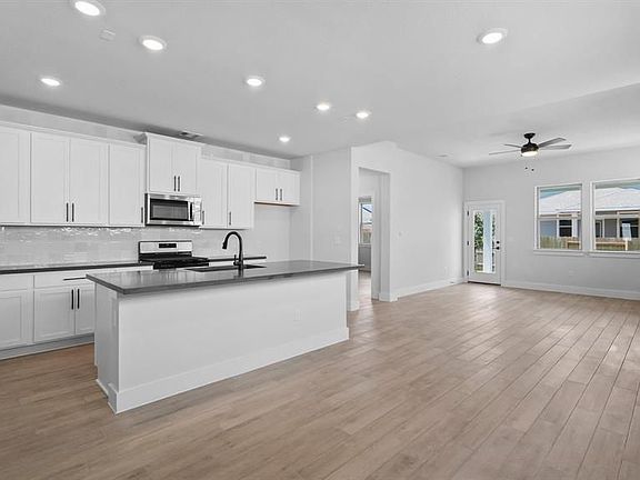 3rd image of 8511 Cottage Rose Dr