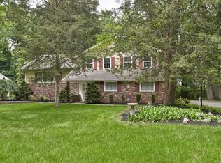 39 Powder Horn Dr, Wayne, NJ 07470