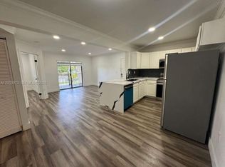 300 Palm Cir W APT 307, Hollywood, FL 33025