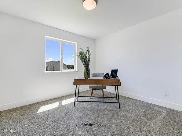 707 Grapevine St, Grandview, WA 98930