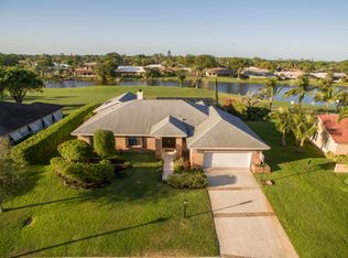 3255 Lakeview Dr, Delray Beach, FL 33445