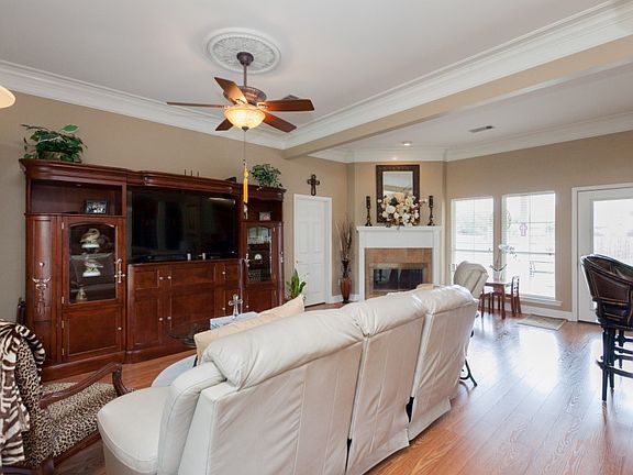3rd image of 17448 Les Chenier St