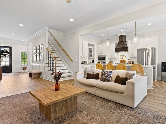 5th image of 744 Manley St