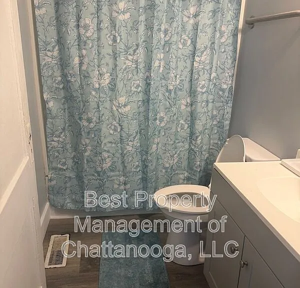 4802 Oakland Ave — Photo 4