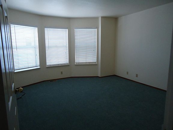 4th image of 647 Abbot Ave
