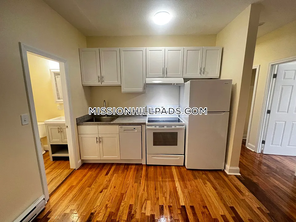892 Huntington Ave #5