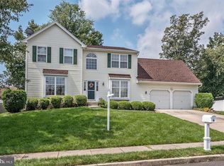 8 Underwood Ct, Burlington, NJ 08016