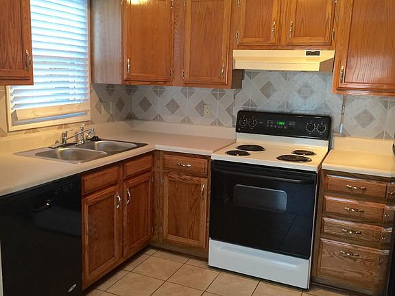3rd image of 1404 Willow Crossing Dr